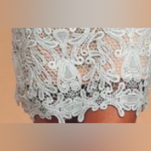 Lulu’s lace dress - Picture 3 of 12